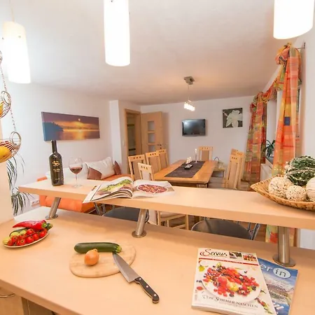 38 Einoed Apartamento *